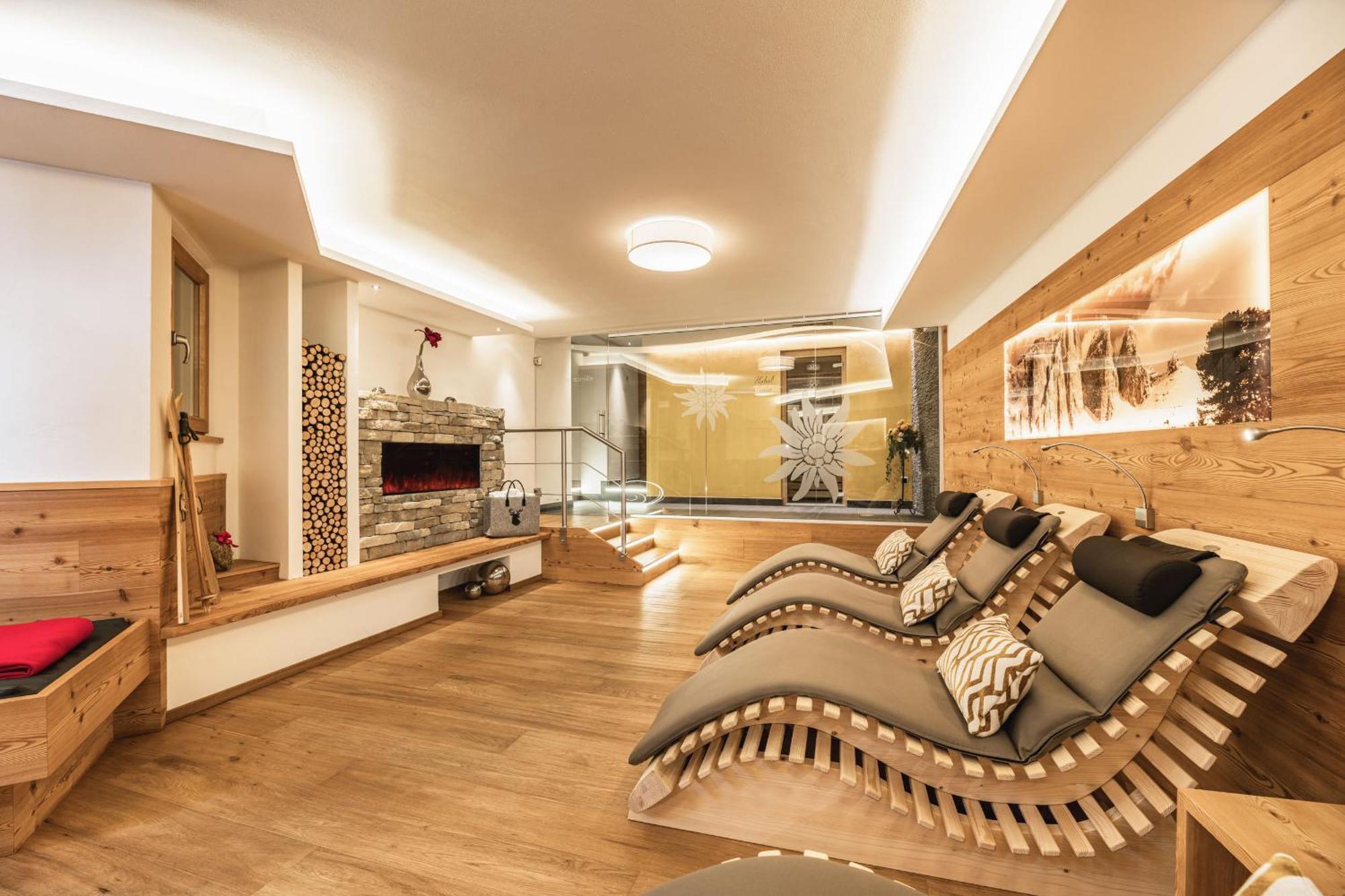 Garni Hotel Miara - Your Dolomites Home เซลวาดีวัลการ์เดนา ภายนอก รูปภาพ